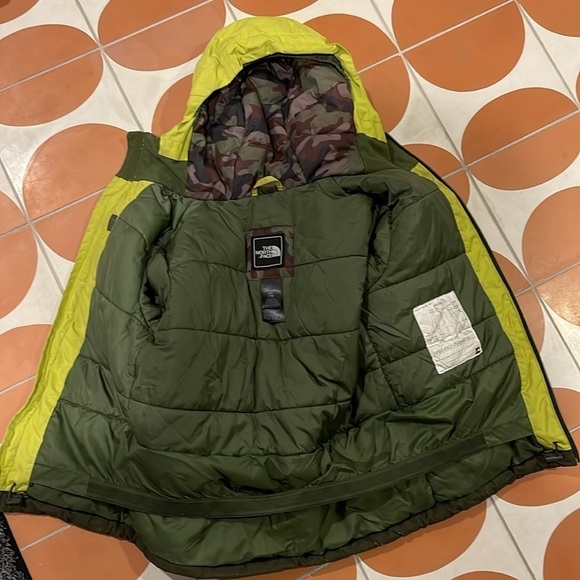 The North Face Youth Boys Insulated Jacket - Picture 11 of 11